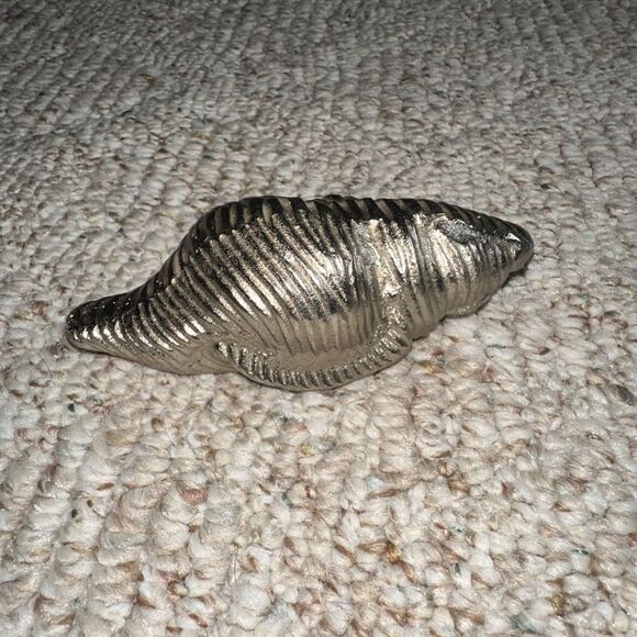 Small Silver Metal Conch Shell beach house Decorative Dislpay - Picture 2 of 5